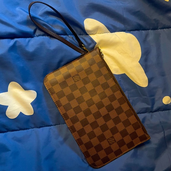 Louis Vuitton Damier neverfull pouch wristlet - Picture 3 of 9